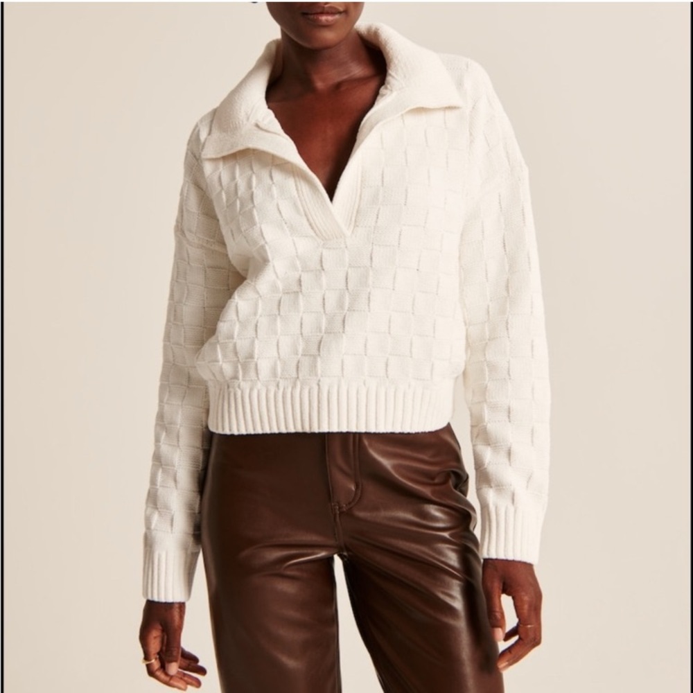 Abercrombie & Fitch Cream Checkerboard Stitch Collared V-Neck Sweater size Med